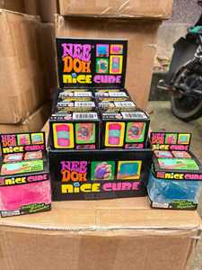 Nouveau cube sensoriel anti-stress Schylling Needoh Nice Cube, puzzle de décompression à presser et à pincer - Product Image 6