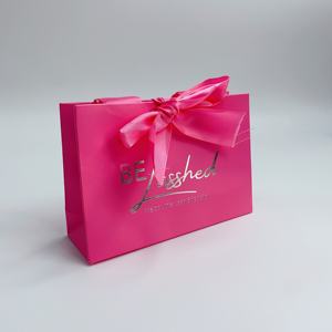 Bolsas de Regalo de Papel Rosa Intenso Personalizadas con Impresión en Lámina Plateada y Lazo de Cinta Rosa - Bolsas de Compras de Lujo para Marcas de Belleza y Pestañas - Product Image 1