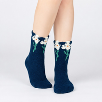 Chaussettes personnalisées avec motif floral |   Longueur mi-mollet pour femmes |   Chaussettes en polaire corail chaudes et respirantes pour la détente à l'intérieur