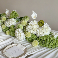 Rangkaian Bunga Hydrangea Putih Hijau Buatan Khusus untuk Dekorasi Meja Acara Pesta Pernikahan