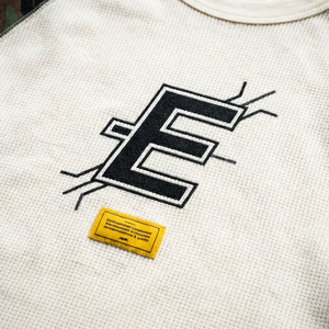 맞춤형 남성 빈티지 헤비웨이트 긴팔 크루넥 100% 면 이중 레이어 루즈핏 기하학 패턴 티셔츠 - Product Image 4