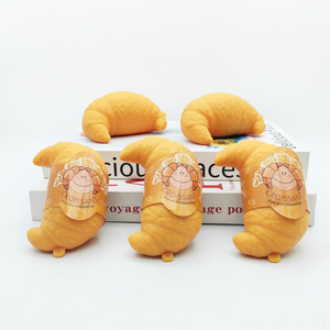 Juguete Antiestrés de Goma con Forma de Croissant, Simulación de Pan, Estilo Comida Creativa, Blandito y Rebotador para Aliviar el Estrés, Venta al por Mayor para Exportación - Product Image 2