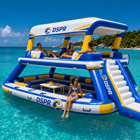 Plateforme flottante gonflable pour parc aquatique avec matelas-canapé surdimensionné pour la détente des clients des complexes hôteliers en bord de mer, utilisation en extérieur