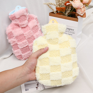 ขวดน้ำร้อนพร้อมปลอกผ้ากำมะหยี่สีชมพู ซักได้ ใช้สำหรับประคบร้อนบริเวณคอ ไหล่ และเอว - Product Image 2