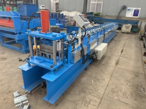 Offre Spéciale haute qualité acier métal M forme panneau solaire support pluie eau <span class=keywords><strong>gouttière</strong></span> tuyau de descente rouleau formant la Machine - Product Image 2