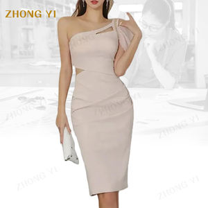 Usine de vêtements en gros personnalisé été femmes mode licou plissé sans manches dos nu ajustement Midi Sexy robes de soirée - Product Image 1