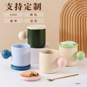 Tasses en céramique personnalisées avec couvercle et poignée, finition mate, tasse cadeau pour usage domestique - Product Image 1