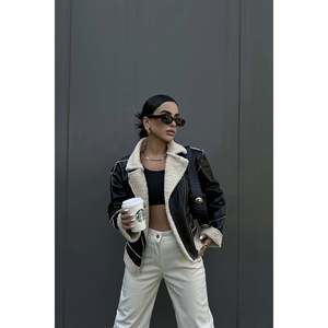 Chaqueta de Cuero de Oveja Negra Otoñal con Detalle de Piel con Flecos, Forro de Satén con Spandex, Logotipo Personalizado, Talla de Mujer - Product Image 6