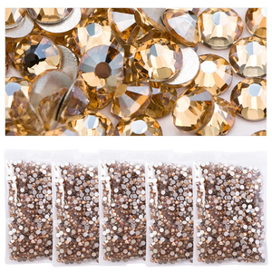 <span class=keywords><strong>Precio</strong></span> <span class=keywords><strong>de</strong></span> fábrica Todos los tamaños Cristal Rhinestone Decorar Recuerdos Pegatinas <span class=keywords><strong>de</strong></span> diamantes <span class=keywords><strong>de</strong></span> imitación Parte posterior plana Diamantes <span class=keywords><strong>de</strong></span> imitación - Product Image 5