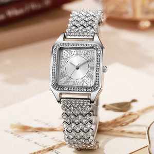 Nouvelle montre pour femme de commerce extérieur transfrontalier, bracelet en acier incrusté de diamants, style coréen, cadran carré tendance, mouvement à quartz - Product Image 4