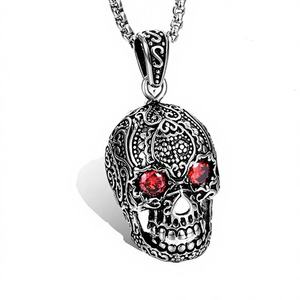 Collier unisexe tendance style punk en acier titane avec pendentif tête de mort fantôme et strass rouges, chaîne en bambou moulé, vente en gros - Product Image 2