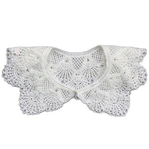 Venta al por mayor Retro Vintage blanco poliéster ahueca hacia fuera desmontable bordado encaje cuello señoras blusa camisa cuello - Product Image 1