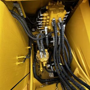 รถขุดตีนตะขาบ Komatsu PC130 มือสอง ตรวจสอบแล้ว น้ำหนัก 13 ตัน ยี่ห้อญี่ปุ่น ชั่วโมงการทำงานต่ำ เครื่องยนต์ เกียร์ ปั๊ม PLC รุ่นปี 2022 สภาพดีเยี่ยม - Product Image 6