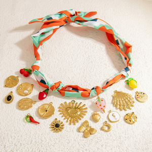 Collar de pañuelo de seda DIY con dijes dorados y colgante de flor para mujer, joyería de moda, origen Yiwu, aleación de zinc, diseño multicapa - Product Image 3