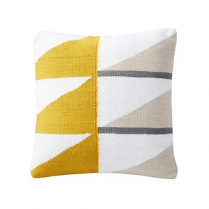 Housse de coussin bohème unique pour salon, décoration intérieure, personnalisable avec un design rayé, coussin bohème de INDIAN TEXTILES H/L - Product Image 1