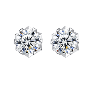 Boucles d'oreilles clous unisexes romantiques en argent sterling 925 plaqué argent avec moissanite géométrique taille brillant 1 carat et sertissage griffe pour femme - Product Image 1