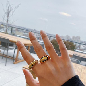 Minimalistische Sieraden Op Maat Graveren Logo Bold Statement <span class=keywords><strong>Ring</strong></span> Mannen Waterdicht Goud Zilver Roestvrij Staal Dikke Dikke Dikke Koepel <span class=keywords><strong>Ring</strong></span> - Product Image 5