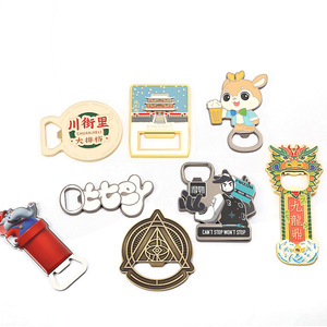 Porte-clés décapsuleur en alliage de zinc émaillé souple personnalisé en gros (avec décapsuleur inclus) - Product Image 6