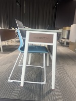 Bureau d'étude moderne pour étudiants, bureau d'école pour salle de classe, table d'étude simple pour étudiants, mobilier scolaire ergonomique, tables à structure métallique