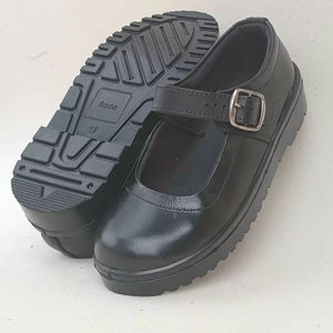 Chaussures d'école certifiées équitablement produites Rada, imperméables, soutenant les coopératives d'artisanat ugandais pour les marques d'e-commerce éthiques - Product Image 1