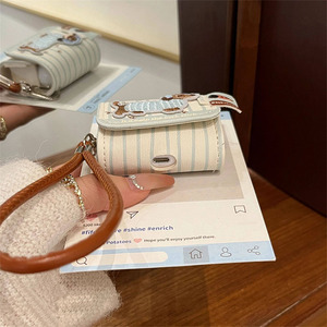 Funda Protectora de Cuero PU con Cordón, Impermeable y Resistente a Golpes, con Bordado de Lindo Perro Salchicha a Rayas - Product Image 3