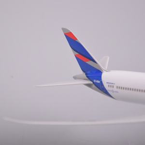 Modelo de Avión <span class=keywords><strong>Boeing</strong></span> <span class=keywords><strong>787</strong></span> de Latam Airlines de 32 cm, Simulación con Resina para Regalo de Navidad - Product Image 4
