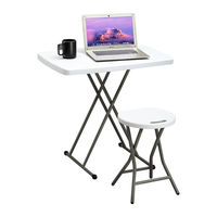 Table en plastique de petite taille / Peut être facilement rangée dans le coffre d'une voiture / Table de pique-nique de voyage en plein air dans le patio / Pliable et moulée par soufflage