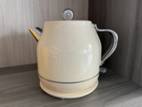 Vente chaude Style rétro grande capacité bouilloire électrique 1.8L en acier inoxydable bouilloire à eau chaude pour un usage domestique couleur peinte