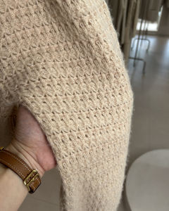 Pull en laine/cachemire chic pour femme, col en V, tricoté à l'ordinateur, respirant, style décontracté sans effort, anti-froissement, logo sur le devant - Product Image 4