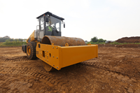 Compacteur de sol vibrant 522, 22T, tambour de 50 mm d'épaisseur, double fréquence 30/28 Hz, système hydraulique à centre fermé, machine de construction routière