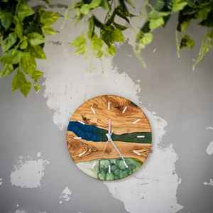 Reloj de Pared de Resina y Madera, Artesanía Elegante, Hecho a Mano, Duradero, Funcional, Elegante y Decorativo, Perfecto para la Sala de Estar - Product Image 6