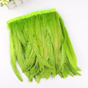 <span class=keywords><strong>Vente</strong></span> en gros <span class=keywords><strong>de</strong></span> franges <span class=keywords><strong>de</strong></span> plumes <span class=keywords><strong>de</strong></span> coq <span class=keywords><strong>de</strong></span> 25 à 30 cm avec ruban <span class=keywords><strong>de</strong></span> satin pour costumes <span class=keywords><strong>de</strong></span> carnaval, samba, accessoires décoratifs - Product Image 6