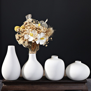 Vase en céramique peint à la main de style nordique avec un design artistique pour la console TV à domicile, le salon, l'affichage de fleurs séchées ou fraîches - Product Image 2