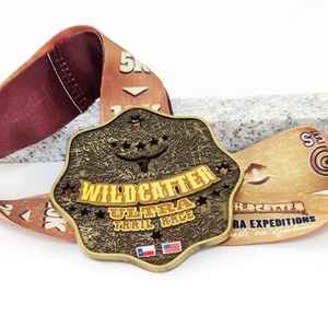 ผู้ผลิตขายส่งเหรียญรางวัลกีฬาวิ่งมาราธอนไตรกีฬาแบบ 3 มิติ โลหะ 5K 10K สไตล์โบราณและสมัยใหม่  แบบกำหนดเอง Wild Catter ultra - Product Image 4