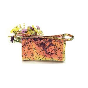 Sac à cosmétiques en cuir PU à carreaux brillant bon marché, taille personnalisée avec impression de logo OEM - Product Image 1