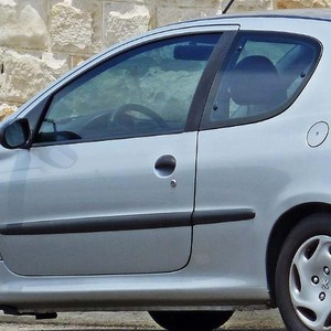 Déflecteurs <span class=keywords><strong>de</strong></span> <span class=keywords><strong>vent</strong></span> à profil bas fumés pour vitres <span class=keywords><strong>de</strong></span> Peugeot 205, 206, 207 (3 <span class=keywords><strong>et</strong></span> 5 portes) 1983-2014, 2 pièces, à installer dans le canal - Product Image 4