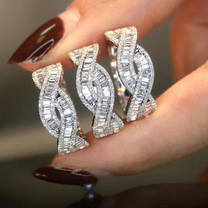 T0844 Anello di Lusso da Donna in Oro Bianco con Diamanti Taglio Baguette Colore D Naturale Gioielli da Matrimonio - Product Image 6