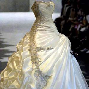 S0737N Nouvelle <span class=keywords><strong>Robe</strong></span> <span class=keywords><strong>de</strong></span> Mariée Formelle Longue en Satin avec Perles et Cristaux, Coupe Ample, Longueur Ras du Sol, Col Cœur, Sur Mesure, <span class=keywords><strong>pour</strong></span> Bal <span class=keywords><strong>de</strong></span> Mariage 2026 - Product Image 1