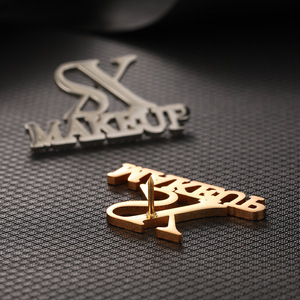 Broche personnalisée en acier inoxydable avec logo gravé, lettre évidée, émail doux, broche décorative, conception gratuite - Product Image 2