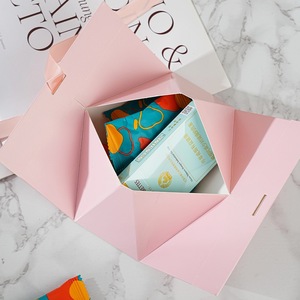 Scatola Regalo Pieghevole a Triangolo Stile <span class=keywords><strong>Ins</strong></span> con Fiocco in Nastro di Raso, Bomboniera per Matrimoni e Feste, Scatola per Caramelle e Cioccolatini per Ospiti e Souvenir - Product Image 5