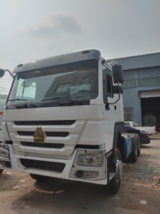 Top-Trending Gray 8x4 Dump Truck Euro 3 Weichai FAST Gearbox 31-40T Load Capacity for Sand/Gravel <b>Transport</b> Road Construction - Product Image 2