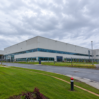 Atelier en acier structurel durable, panneaux composites isolés, entrepôt métallique à faible entretien, usine industrielle
