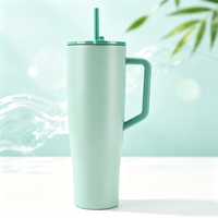 Vente en gros : Gourde isotherme quotidienne en acier inoxydable avec poignée et paille, logo gravé personnalisé