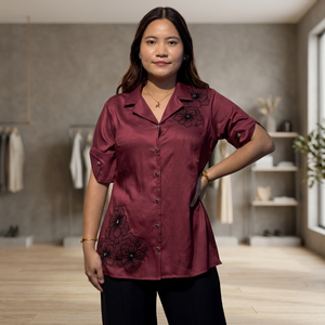 Chemise élégante pour femmes avec boutons, tissu léger et style intemporel, acheter directement auprès du fournisseur - Product Image 2