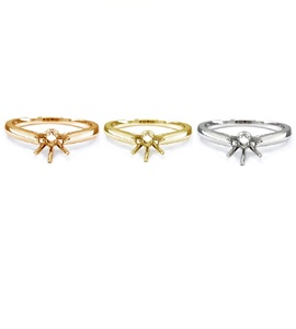 KOK Beloved Bride Design Centre Bague de fiançailles et de mariage classique en or blanc 18K, semi-monture à 6 griffes, diamant taille brillant 0.30 - Product Image 4