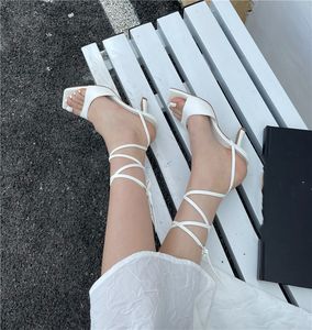 Sandali da donna alla moda estivi <span class=keywords><strong>tacchi</strong></span> alti sottili roma <span class=keywords><strong>tacchi</strong></span> bianchi blu <span class=keywords><strong>tacchi</strong></span> <span class=keywords><strong>lacci</strong></span> sandali a punta aperta scivoli scarpe da festa - Product Image 5