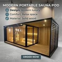 Sauna extérieur moderne avec douche de pluie intégrée, plateforme en bois, cadre noir, porte en verre, chauffage en pierre pour jardin et cour arrière