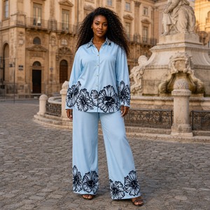 Completo <span class=keywords><strong>Trendy</strong></span> da <span class=keywords><strong>Donna</strong></span>: Blusa con Stampa Dolce e Scollo a V a Maniche a Pipistrello e Pantaloni a Gamba Dritta - Set Due Pezzi Stile Africano - Product Image 5