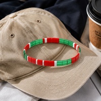 Bracelet Perlé Rouge Vert Blanc avec Perles Géométriques en Verre – Style Décontracté et Sportif, Unisexe, Idéal comme Cadeau, Bijou Accessoire pour le Quotidien