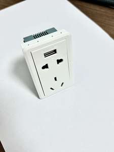 Tomada de Parede Branca de Duas Entradas com Carregador USB |   Tomada Universal AC 10A 250V |   Adequado para Residências e Locais Comerciais - Product Image 4